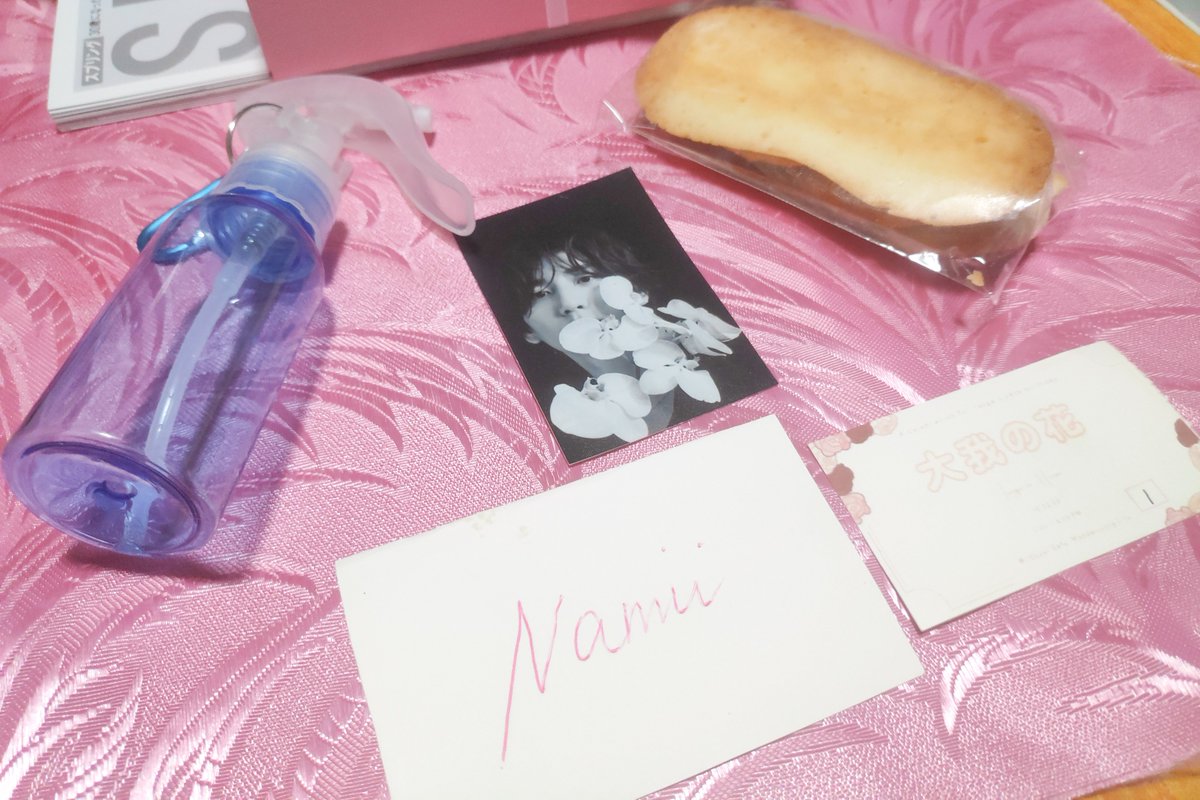 namiigators's tweet photo. Merchies I got! 🥺🙏 tysm @kyomogheee and @sutekinaniji for the snacks and merch 🙇‍♀️💗 https://t.co/umVbGBpkuR