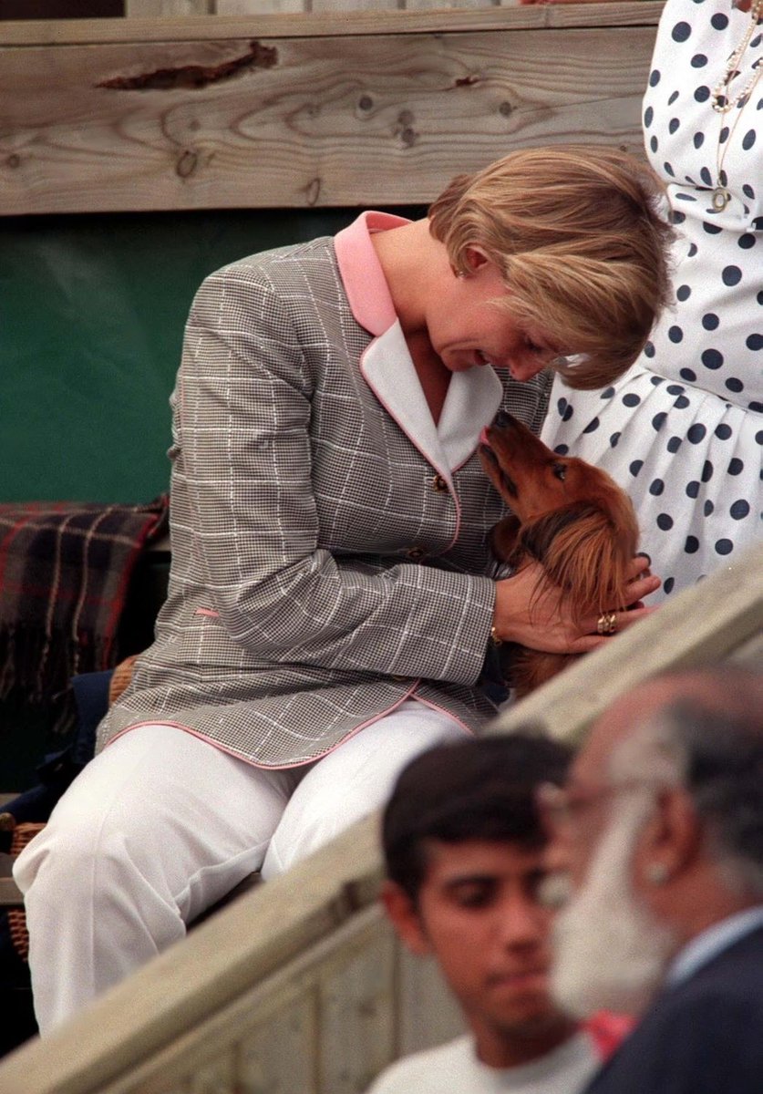 littlemuoitom's tweet photo. #BeautifulShot or Beautiful Soph, as you will:
The Duchess of Edinburgh (then Sophie Rhys-Jones) attended a polo match at Cirencester Park Polo Club in 1997 ๐๐
๐ธ by David Hartley / Shutterstock https://t.co/85TwdFTWgb