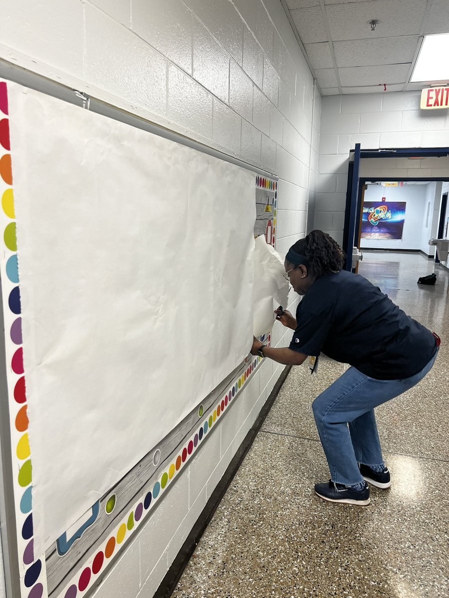 Ms. Williams is getting the mural ready for all of the students to stop by SEC! Exciting! #SEC_ISW23 @FCS_SEC