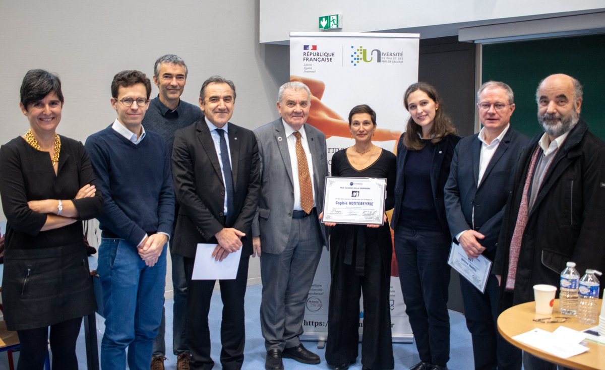 CNRS_INSMI's tweet photo. 🥇  #TalentCNRS | Félicitations à Sophie Hontebeyrie, responsable administrative du Laboratoire de mathématiques et de leurs applications de Pau (LMAP) qui reçoit le #PrixSuzanneBellaSrodogora du @CNRS 👏 @universite_uppa @CNRSAquitaine https://t.co/PE9TurKFOA