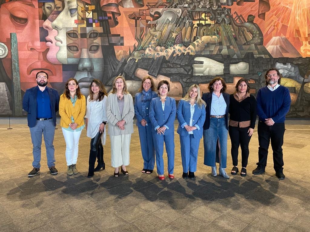 vrim_udec's tweet photo. 🎉 Saludamos a las 𝗦𝗲𝗰𝗿𝗲𝘁𝗮𝗿𝗶𝗮𝘀 en su día.
🤗 Agradecemos su apoyo a en todas las actividades que diariamente desarrollamos en las direcciones que integran la #VRIM.
🙌 Asimismo, saludamos a los y las secretarias que son parte de la comunidad de la @udeconcepcion https://t.co/BmZ07Rrutc
