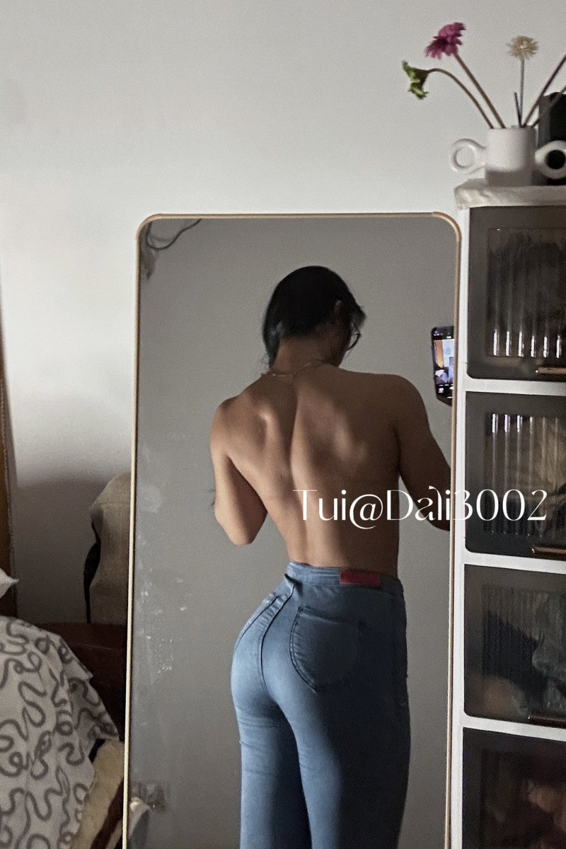 Dali3002's tweet photo. 深蓝牛仔裤 
#musclemommy https://t.co/GhbEtE4VEF