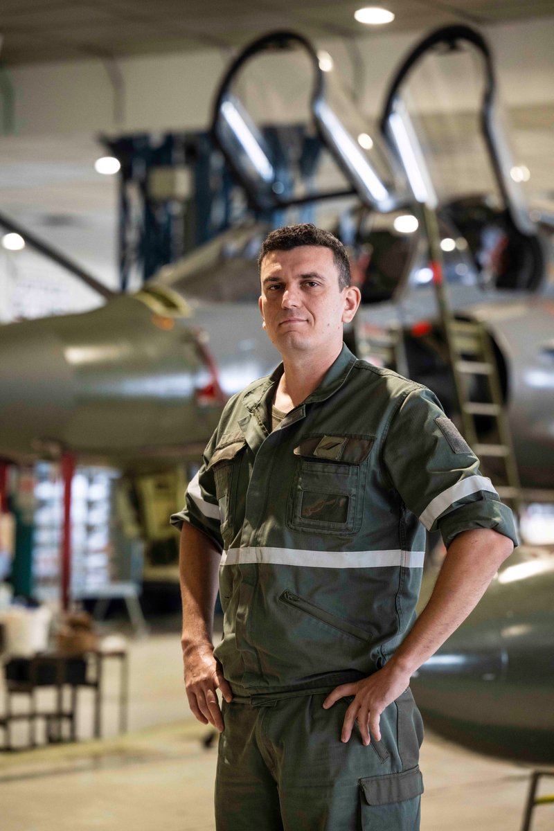 CEM_AAE's tweet photo. La célébration des 90 ans de l'@Armee_de_lair pendant l'année 2024 est lancée !
Bravo au CCH Matthieu, mécanicien avionique, dont j'ai choisi le logo parmi 70 propositions pour cette grande occasion.
Soyons fiers de notre histoire et de cet engagement sans faille pour la France. https://t.co/4TWjy30OkZ