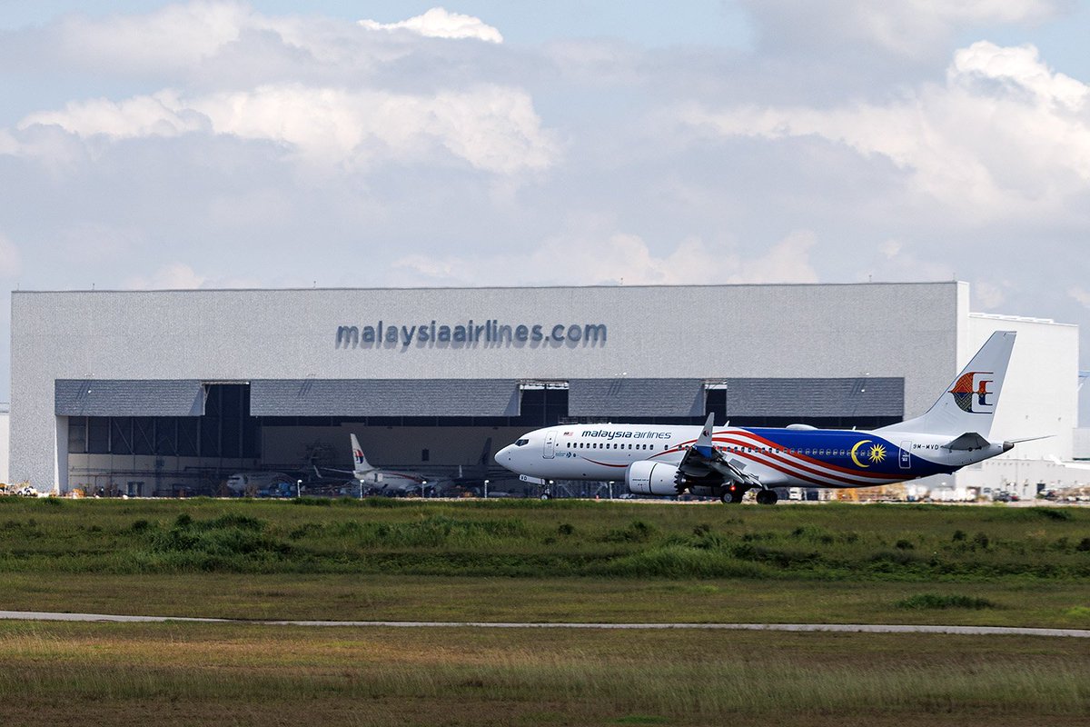 Malaysia Airlines tweet media