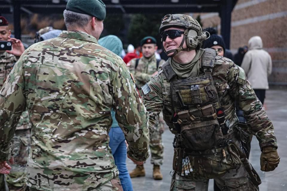 USASOCNews's tweet photo. What a great event! Yesterday, the @Patriots graciously hosted us and numerous #ARSOF elements along side with our key partners @us_navyseals, the National Guard, and @usarec at @GilletteStadium. https://t.co/aTGiFKh1uQ