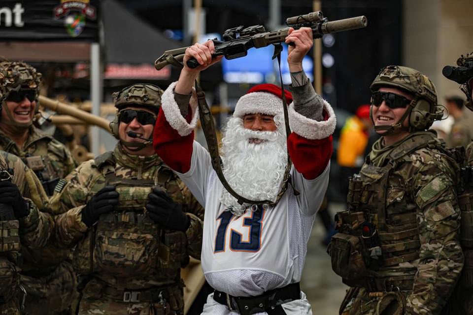 USASOCNews's tweet photo. What a great event! Yesterday, the @Patriots graciously hosted us and numerous #ARSOF elements along side with our key partners @us_navyseals, the National Guard, and @usarec at @GilletteStadium. https://t.co/aTGiFKh1uQ