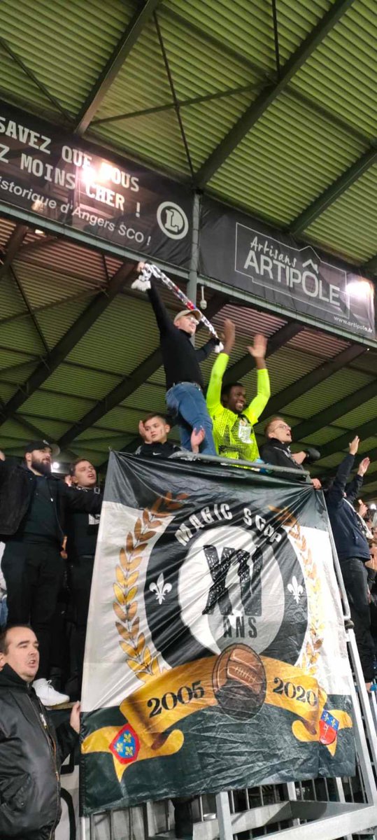 Angers/Caen 3-0 Une victoire avec un stade bien garni. Ajaccio/Angers 1-1 Un membre en parcage bravo à lui, et aux autres angevin présent. Rendez vous mardi pour soutenir notre équipe. Les sweats et polos seront disponibles si vous les avez précommandés.