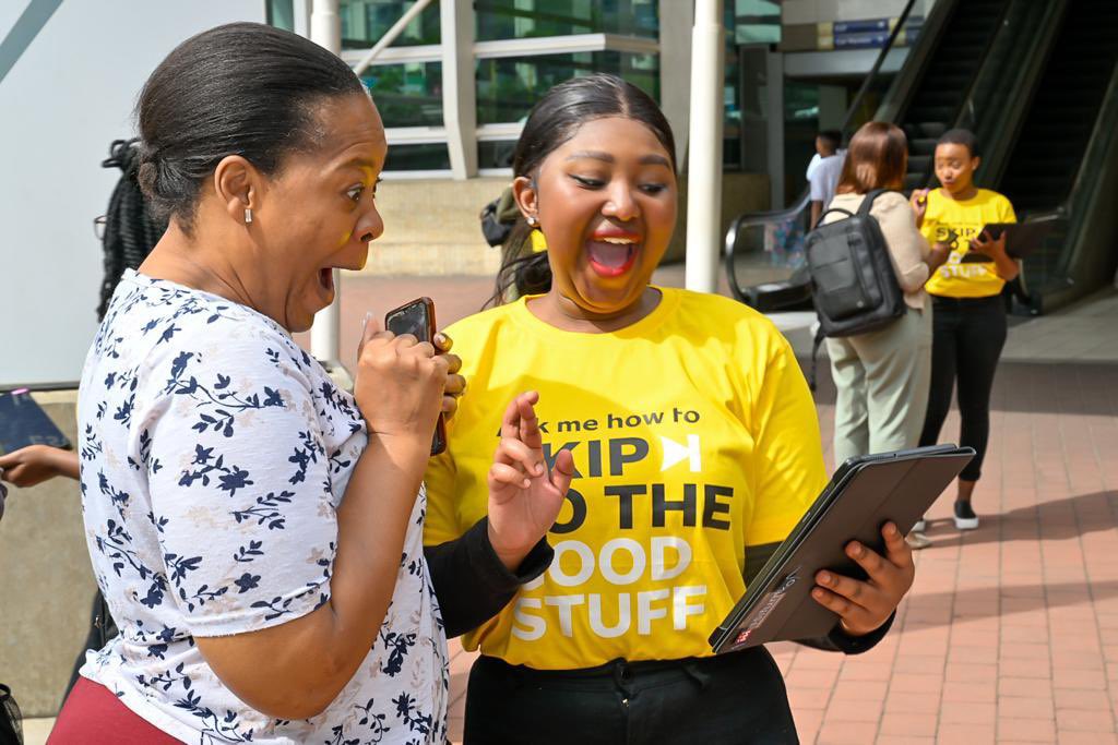 Vuyiswa_ND's tweet photo. Be like Karabo this festive season and be set to slay with a R3,000 clothing voucher from @MTNza 🛍️✨ celebrate the summer activation and Skip to the Good Stuff #MTNSummer #MTNGoodStuff https://t.co/oHGxOqZ6QP