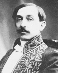 Maurice Barrès, né le 17 août 1862 à Charmes et mort le 4 décembre 1923 à Neuilly-sur-Seine, est un écrivain et homme politique Français🇨🇵, figure de proue du nationalisme Français🇨🇵. Barrès affirme que notre premier devoir est de défendre notre moi contre les « Barbares ».