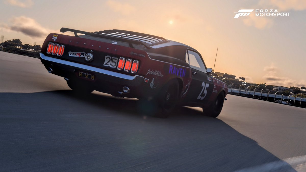 KDKoda_Designs's tweet photo. Presenting @RavenRacing3's Team 2's #TORA Naffcar Christmas Enduro entry for Forza Motorsport! Livery available for download now, just search "RVN RoyalAce" in the Creator filter! https://t.co/QmXKm83AA5