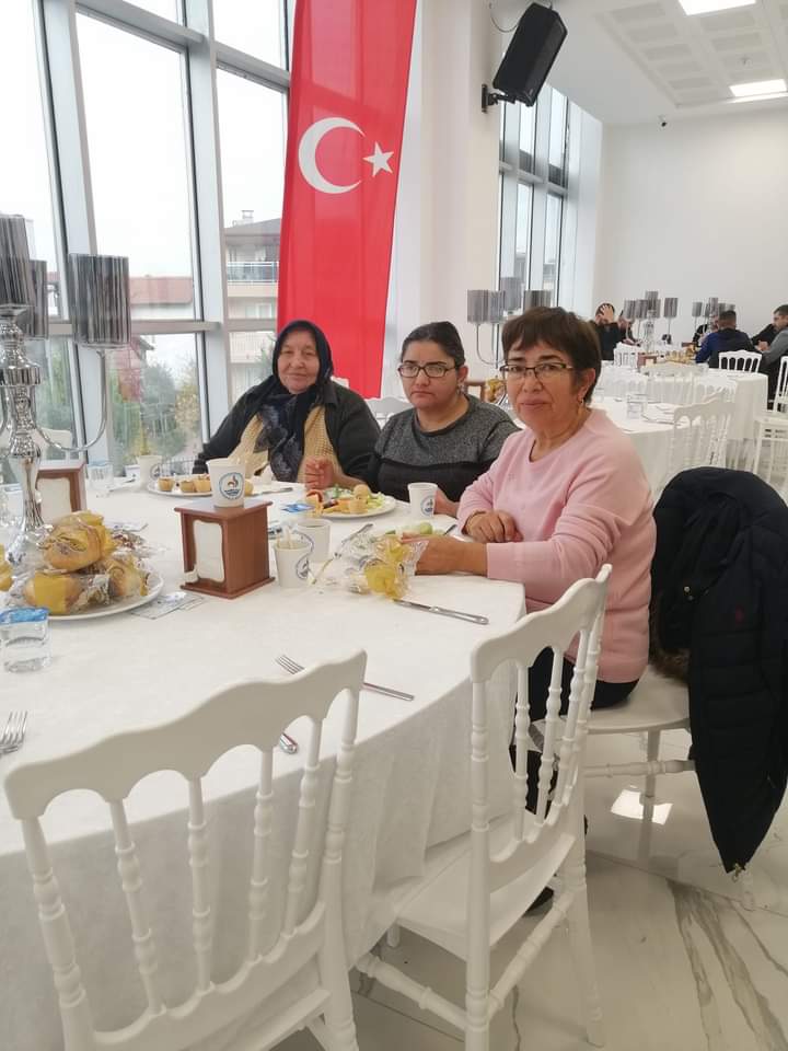 oziadgm's tweet photo. Dün Pamukkale Belediyesi Tarafından düzenlenen 3 Aralık Dünya engelliler günü kahvaltısına katıldık https://t.co/vrOmLyiIHj