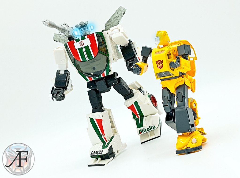 ArrowFyre's tweet photo. Where it all began.
Takara MP20 Wheeljack & MP45 Bumblebee 2.0
#Transformers #Autobot #TakaraTomy #Masterpiece #Autobots #Wheeljack #Bumblebee #Lancia #Beedle #Generation1 #G1 #toyphotography https://t.co/VScnsudSN0