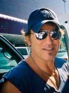 Monday booster or rather Bruceter lol
#notobsessedIpromise lol <a href="/springsteen/">Bruce Springsteen</a>