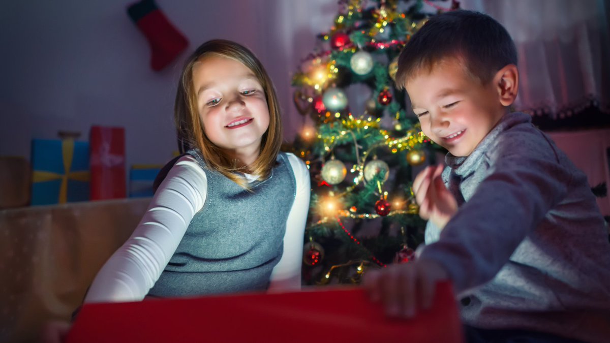 Have a safe Christmas! 🎅

Keep your children safe online, by setting up security controls before they receive their new tech.

Learn to set devices up safely here: nspcc.org.uk/keeping-childr…
