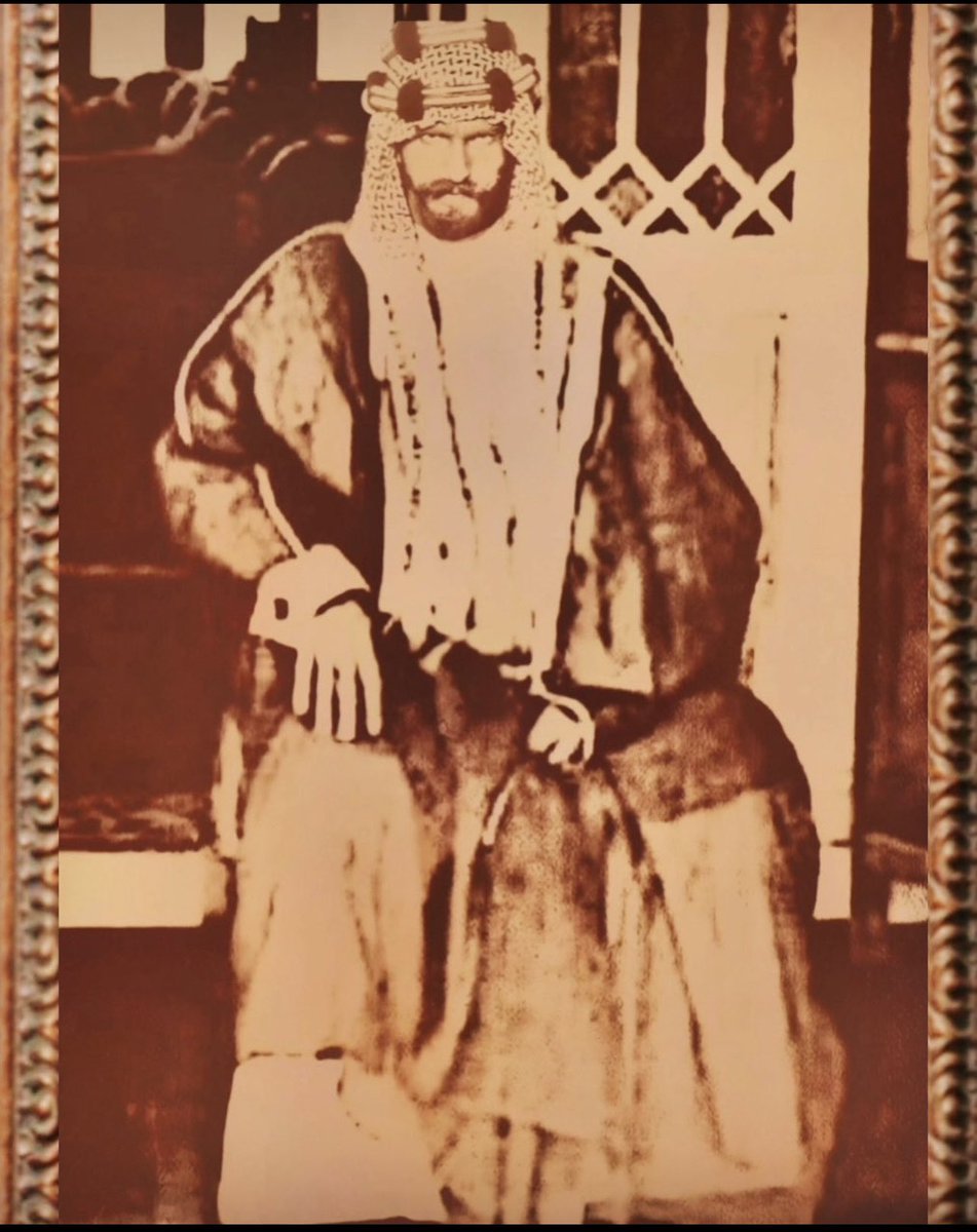 قولوا لحمّاي الدخيل 
حي البيوت ومن شعر 

ياجعل يفداك البخيل
ياأميرقولك كالدرر

وانتم لنا ظل ظليل 
ياعزوتي محزم ظفر

افعالكم ماهي قليل 
إنشد وياتيك الخبر

بعتيقّه عندي دليل
وبالمصطفق زان الفخر

لاجاه مختّف الشليل
ماهو يزعزعه النذّر

يرسي لو العارض يميل
مامال اخو نوره شبر