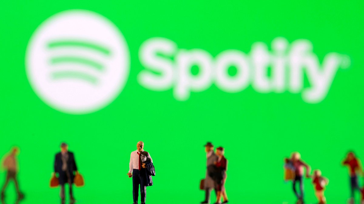 BREAKING: Spotify, $SPOT, will be laying off an additional 17% of its  entire workforce in an effort to cut costs. The layoff will impact 1,500  employees and marks their THIRD layoff of
