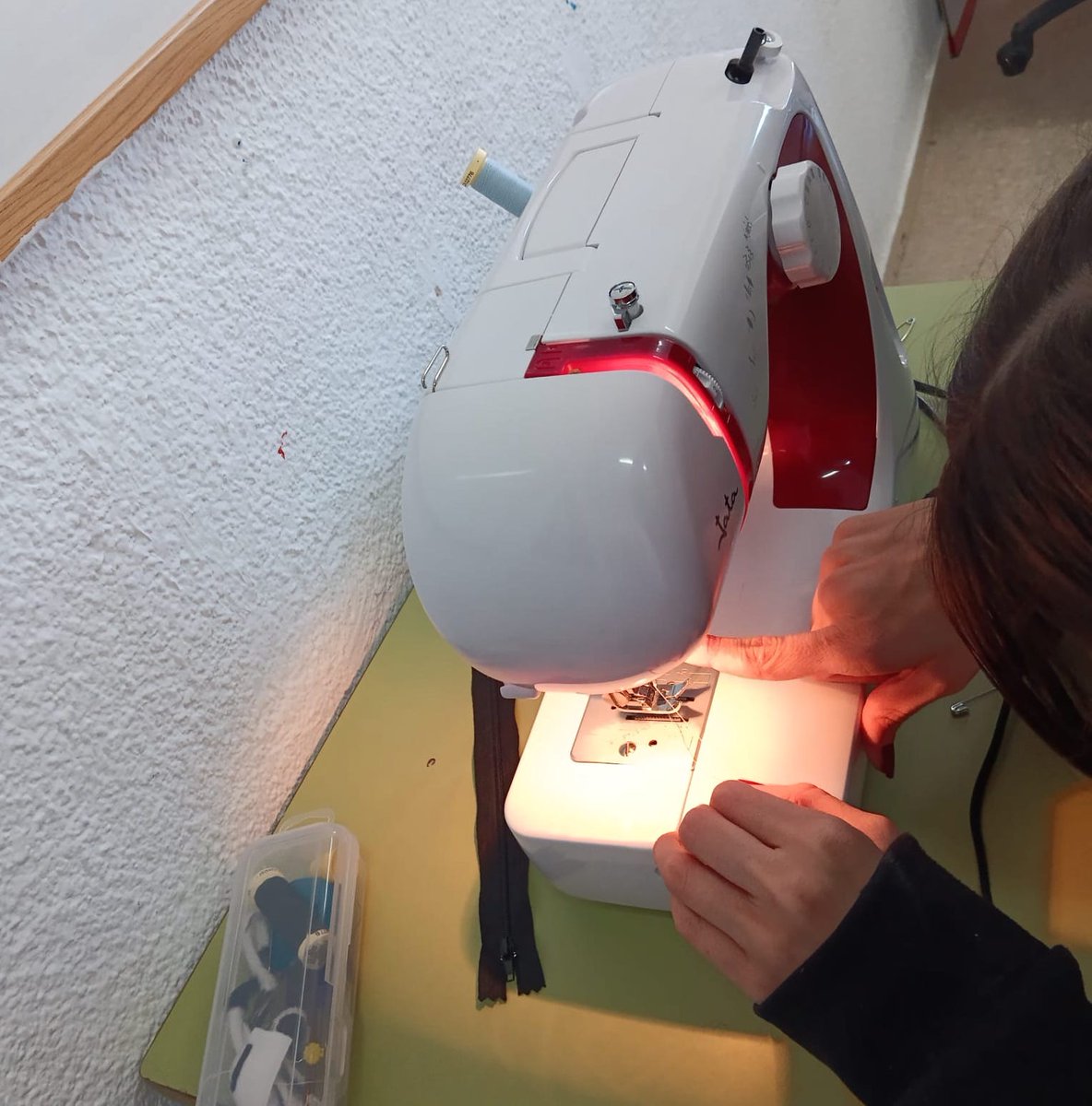 💚BROTMADRID💚 Bachillerato de Artes
El alumnado diseña y cose sus propias prendas y/o peluches. 
El Bachillerato de Artes abre puertas. Una de las opciones es continuar con estudios de #Diseño y #Moda. Por eso, damos la posibilidad a nuestro alumnado de acercarse a este mundo.