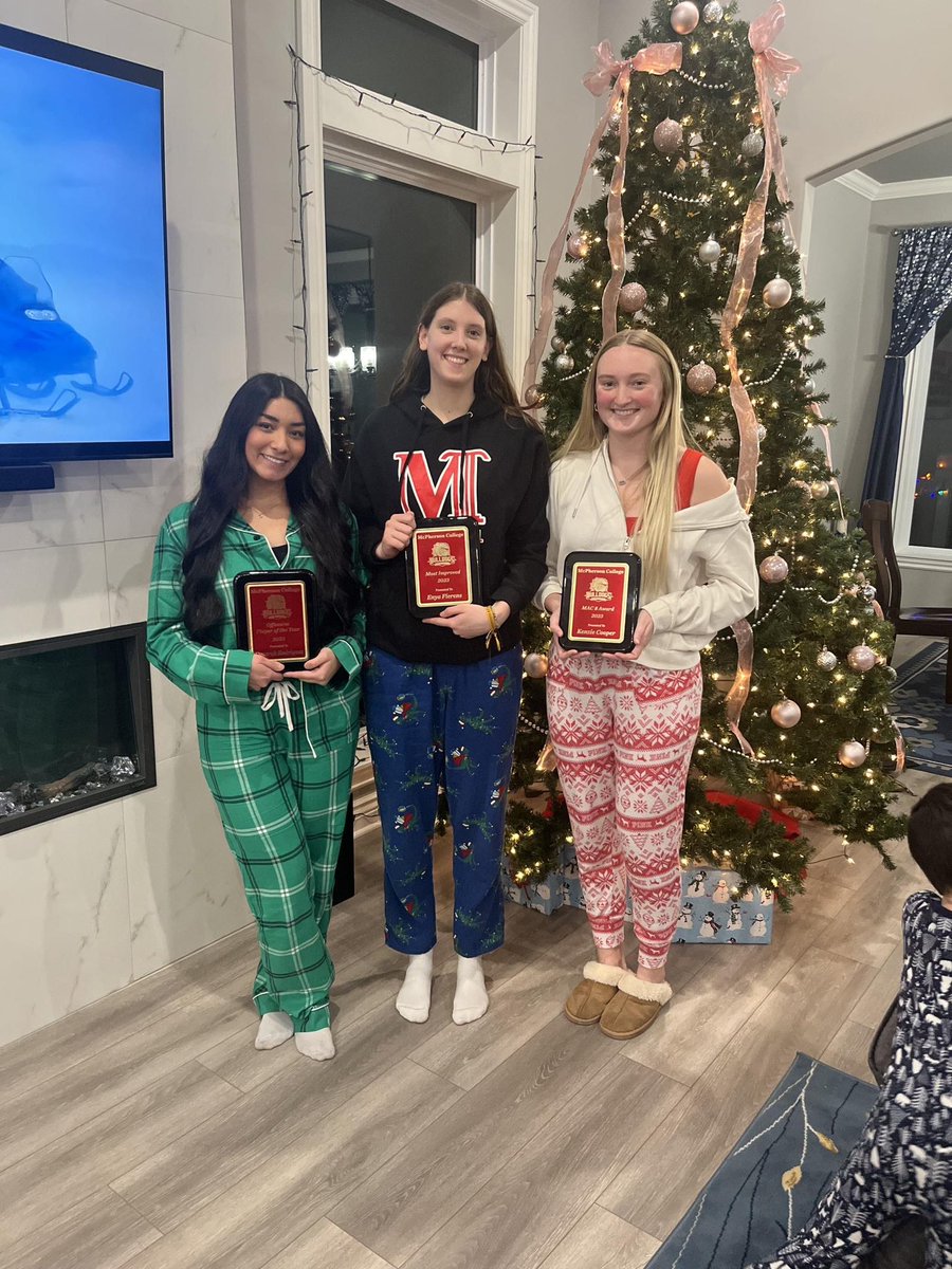 Our award winners :) 
Kenzie Cooper and Avery Folsom: 
The MAC 8 award 

Cynarah Rodriquez and Logan Hamilton: 
Offensive player of the year award 

Moriah Delgado and Zoe Jerke: defensive player of the year award 

Enya Fierens and Makynna Hinkle: 
most improved award