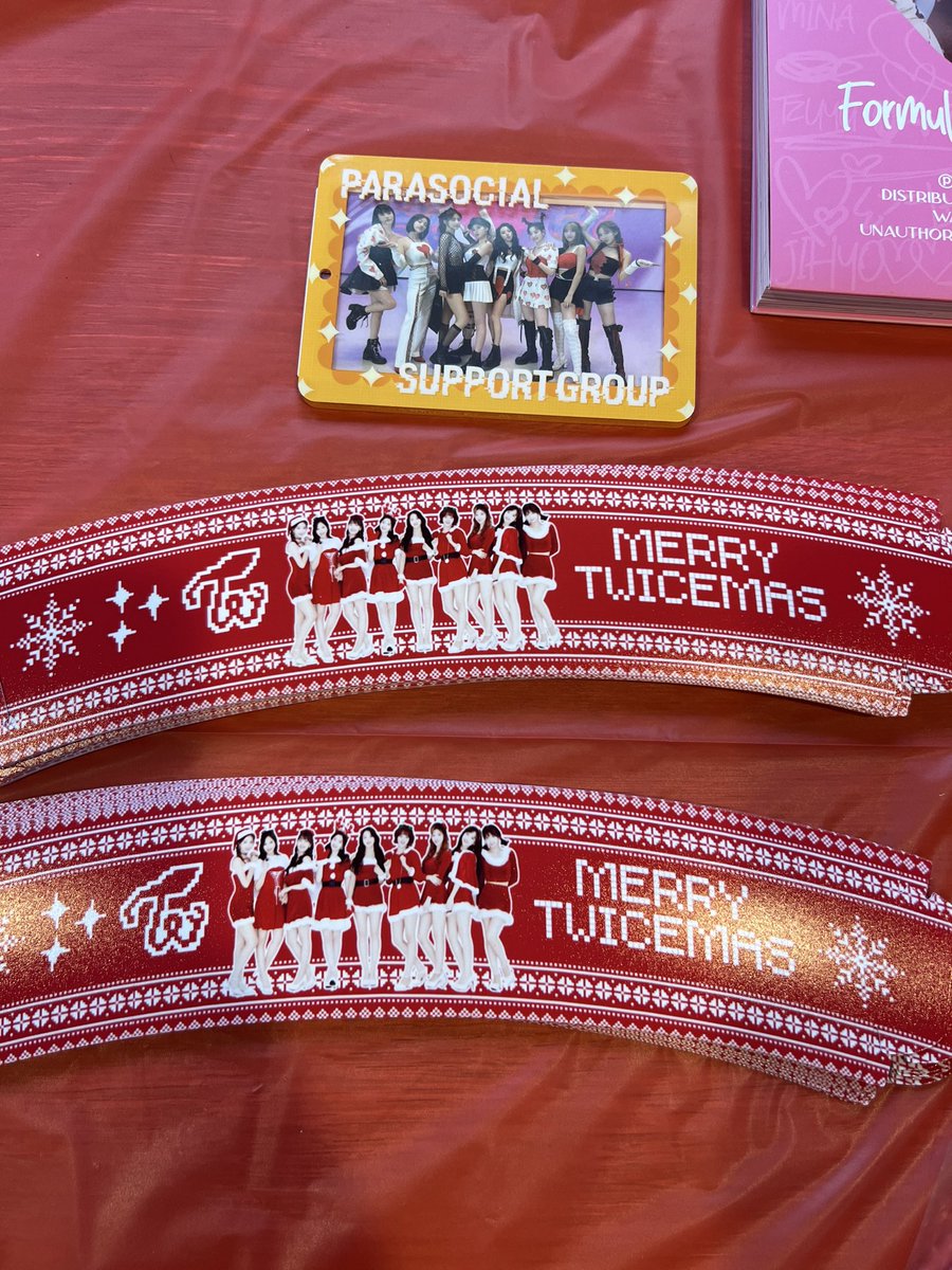 Tarte_Lune's tweet photo. A very merry TWICEmas #phillyonce https://t.co/ulz77WGms1