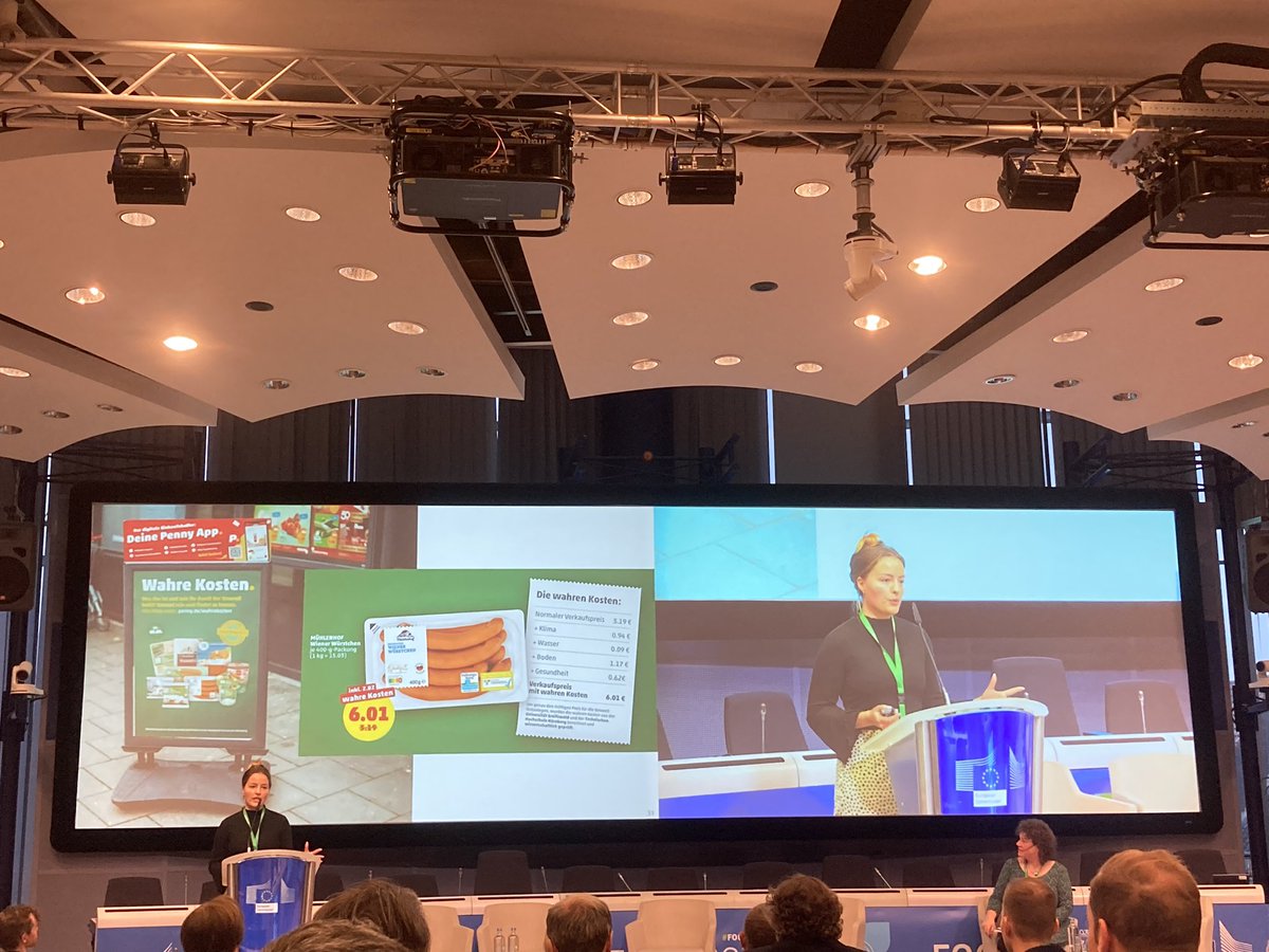 Perrin_Cam's tweet image. At #Food2030EU event, presentation by A. Michalke of the experiment by 🇩🇪 retailer Penny on #TruePricing of food.
#TrueCostAccounting must be designed in a fair and socially just way, she adds - point isn’t just to pass all hidden costs on to the consumer.