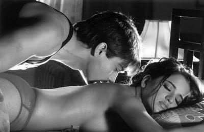 Decia, tómame, hazme tuya,
desata mis deseos, acariciame,
besame, lame mis senos,
marca mis nalgas, tómame
el tiempo q necesites, pero no me
dejes con estas ganas jamas.

#UnaPlumaYUnDesvelo
#EroticoAquelarre
#LetrasConDeseos