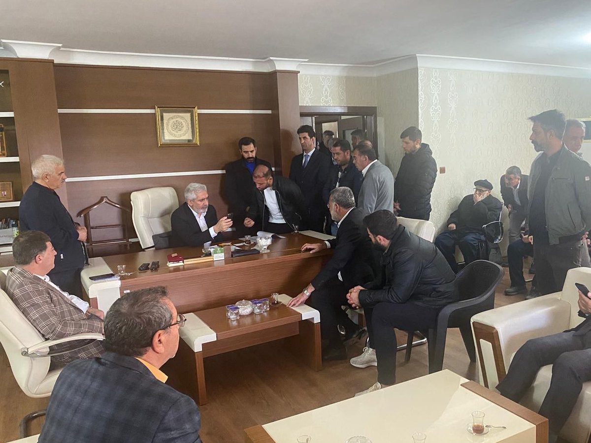 GalipEnsarioglu's tweet photo. Diyarbakır Vatansever Güvenlik Korucuları Federasyonu / Çermik Dernek Başkanı Turan ÖNER bizleri ziyaret ederek; Güvenlik Korucularının sosyal ve özlük haklarının iyileştirilmesine ilişkin talep raporunu ilettiler.

Ziyaretlerinden dolayı kendilerine teşekkür ederim.

@CERMKVATANSEVER 
@TuranOner_21