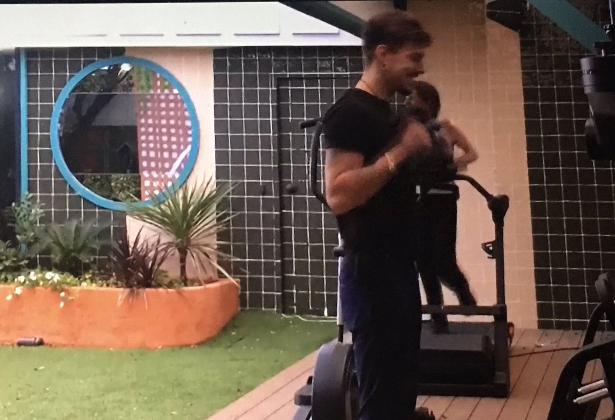 MARIATRIFULCAS_'s tweet image. Ahí @Luitingo poniéndose fuerte 💪🏻deseando que llegue el jueves,te vas a quedar,vas a ser finalista ,venga todos a votar 💪🏻💪🏻
📣PILAR FUERA 📣
#GHVIP04D 
#SinJessicaNoHayGH