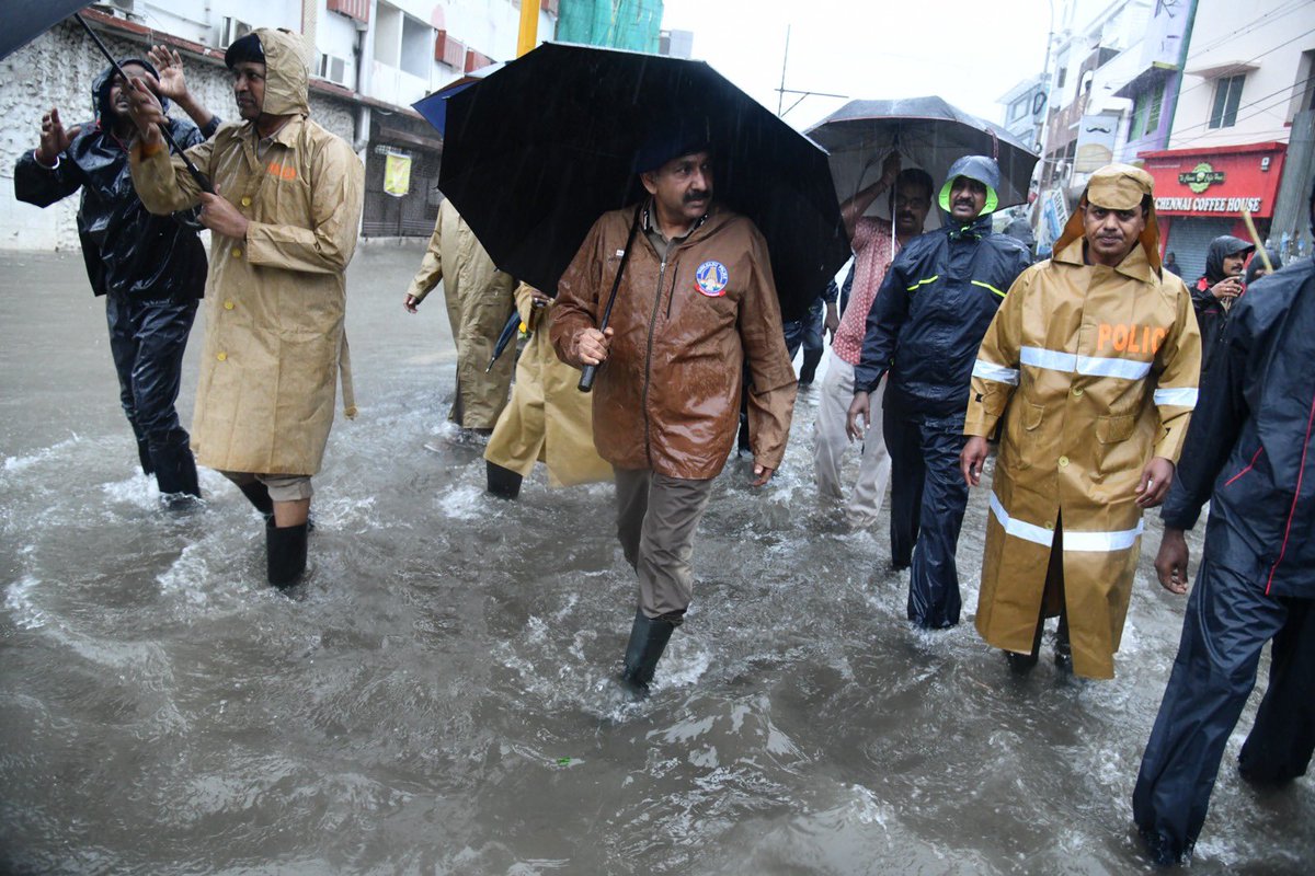 SandeepRRathore's tweet photo. Visited water logged places #cyclonemichaung  @chennaipolice_ #chennairains . Spoke to citizens about their requirements.We will leave no stone unturned to ensure safety and security of our citizens . Combined efforts of various #TNGovernment  yielding results . @CMOTamilnadu https://t.co/yTG6kdWbXV