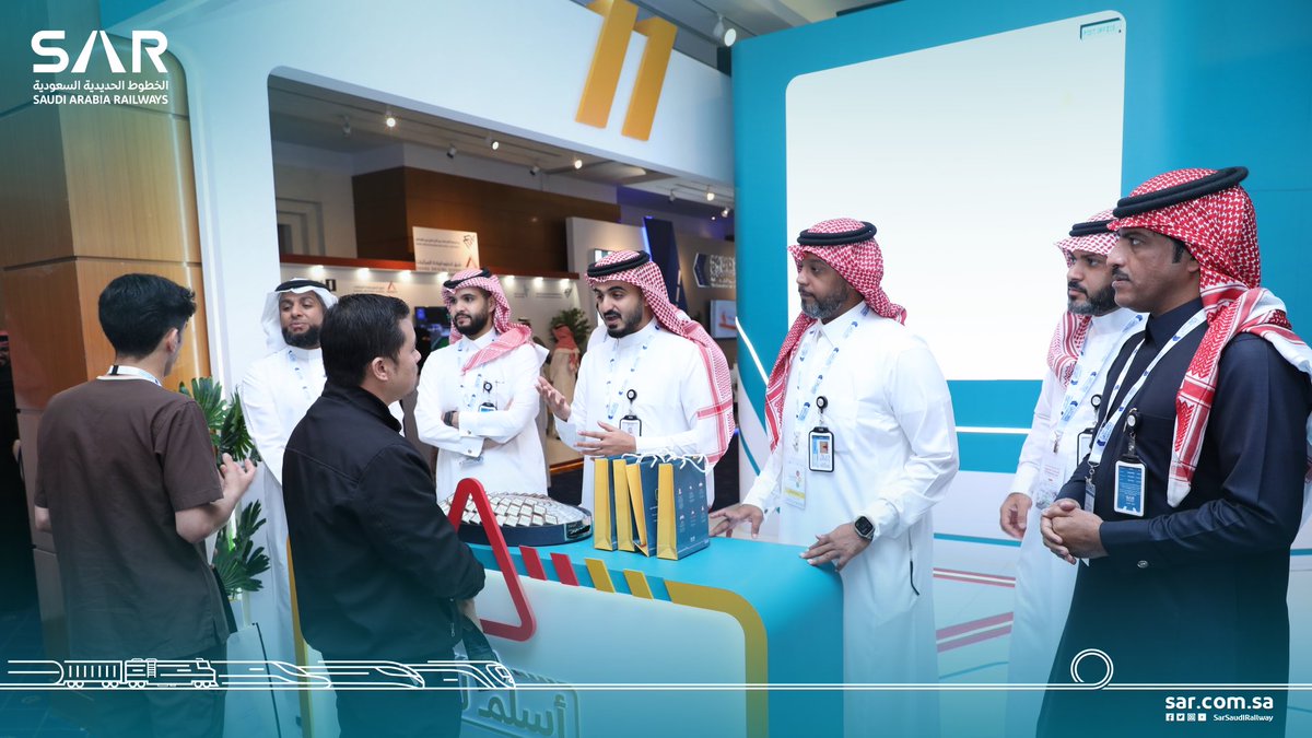 SARSaudiRailway's tweet image. جانب من مشاركتنا في أول أيام #الملتقى_السادس_للسلامة_المرورية ،
حيث شهد جناح #سار توافد العديد من الزوار للتعرف على أحدث التقنيات المستخدمة في السلامة.