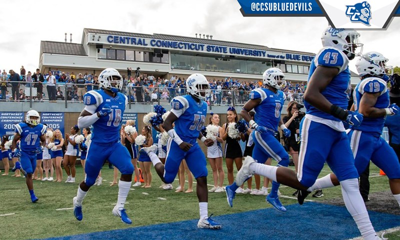 GCDS_Football's tweet photo. We greatly appreciate @CoachLecht & @RonDiGravio of @CCSUfootball for stopping by @gcdsathletics ๐
Country this morning! #ForksUp #ClawsUp #TigerPride #GrowDEEPER https://t.co/QzHdp1JXb5