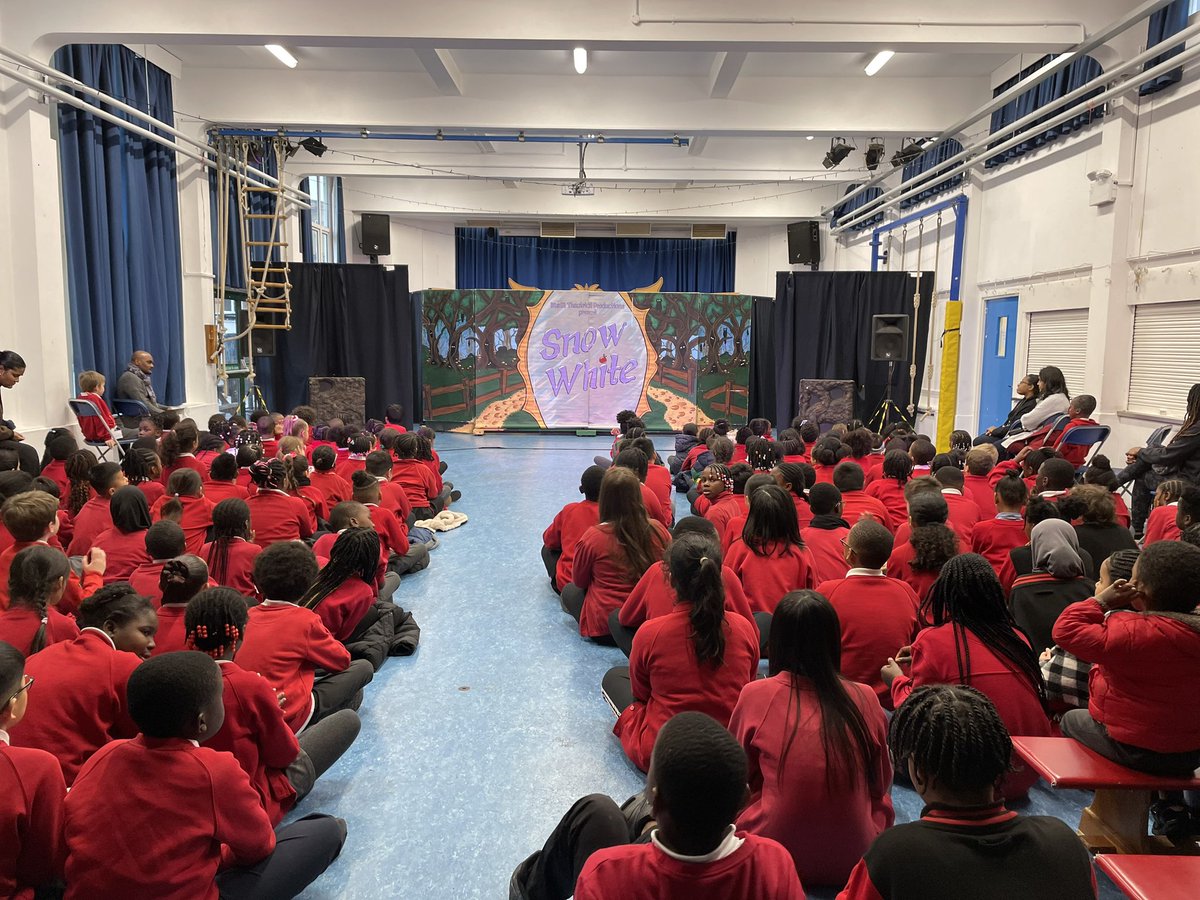 Ggibbonsps's tweet photo. Itβs that time of year again β¦ Panto! @MandMTheatrical
#phoenixfederation https://t.co/YEIJ1dVJ0v