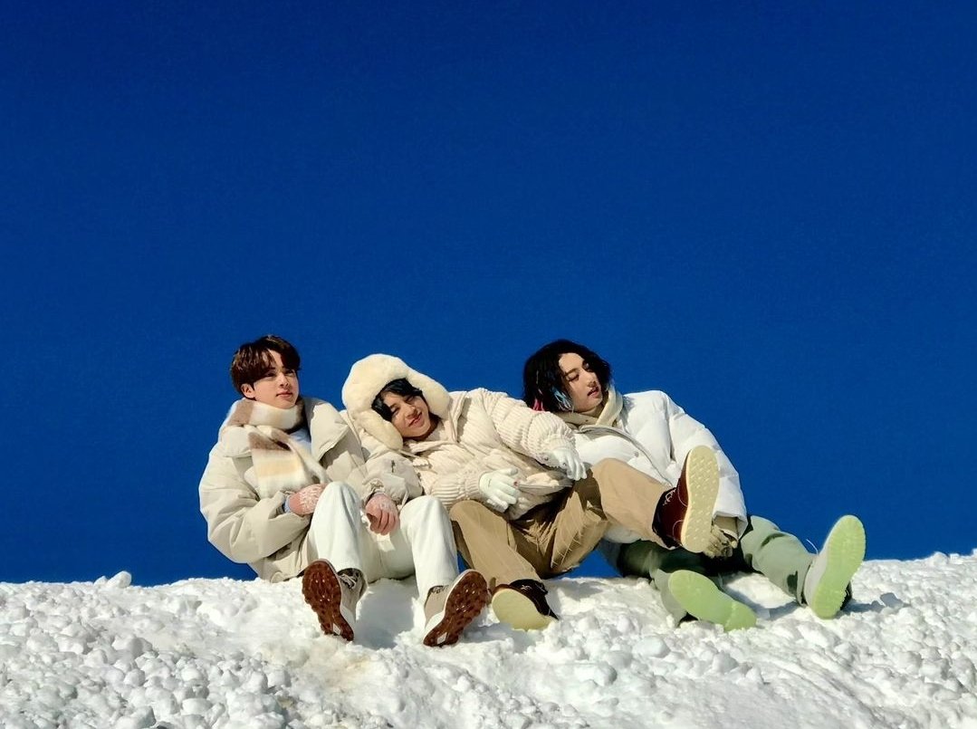 JJIMINIED's tweet photo. [INSTAGRAM]

Happy birthday 😢
#JinieHappyBirthday https://t.co/qSWXUk6eFL