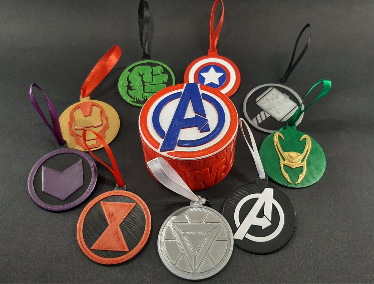 galletochoco's tweet photo. Llega el puente de diciembre y tú sin montar el árbol todavía?? El mio este año tiene temática de Marvel. 25 diseños de bolita distintos con su respectiva caja para guardarlas cuando acabe la época navideña.
🎄🎅🏼FELIZ NAVIDAD A TODOS!! 🎅🏼🎄 https://t.co/EYfvagSaPA