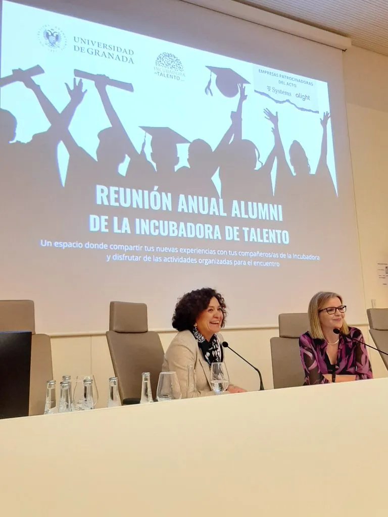 Universidad Granada (@canalugr) on Twitter photo 📢 El viernes pasado <a href="/IncubaTalento/">Incubadora de Talento IdT Granada</a> #UGR celebró su sexto Encuentro <a href="/AlumniUgr/">Alumni UGR</a>
🏅 En el acto fueron premiados por su labor: @PilarArandaUGR, Aitor Vinos (<a href="/TSystems_Iberia/">T-Systems Iberia</a> ) y Javier Toni (<a href="/AlightSolutions/">Alight Solutions</a>)
¡¡Enhorabuena!!
ℹ️sl.ugr.es/VIEncuentroAlu… 📢 El viernes pasado <a href="/IncubaTalento/">Incubadora de Talento IdT Granada</a> #UGR celebró su sexto Encuentro <a href="/AlumniUgr/">Alumni UGR</a>
🏅 En el acto fueron premiados por su labor: @PilarArandaUGR, Aitor Vinos (<a href="/TSystems_Iberia/">T-Systems Iberia</a> ) y Javier Toni (<a href="/AlightSolutions/">Alight Solutions</a>)
¡¡Enhorabuena!!
ℹ️sl.ugr.es/VIEncuentroAlu…