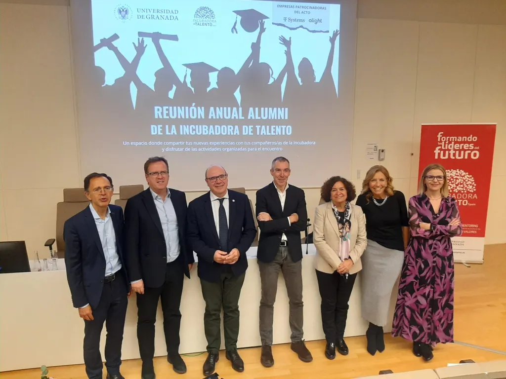 CanalUGR's tweet photo. 📢 El viernes pasado @IncubaTalento #UGR celebró su sexto Encuentro @AlumniUgr

🏅 En el acto fueron premiados por su labor: @PilarArandaUGR, Aitor Vinos (@TSystems_Iberia ) y Javier Toni (@AlightSolutions)

¡¡Enhorabuena!!

ℹ️https://t.co/gt6gRad85F https://t.co/pycXDVIN0Z