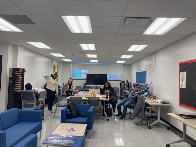PathfinderJCPS's tweet photo. JV Quick Recall Team won their last game of the regular season. It was a well-deserved win and both teams (opponent Grace James School) played very well. In the end, Pathfinder reigned supreme and victory was ours! #JCPSPath https://t.co/SQA25hBUTg