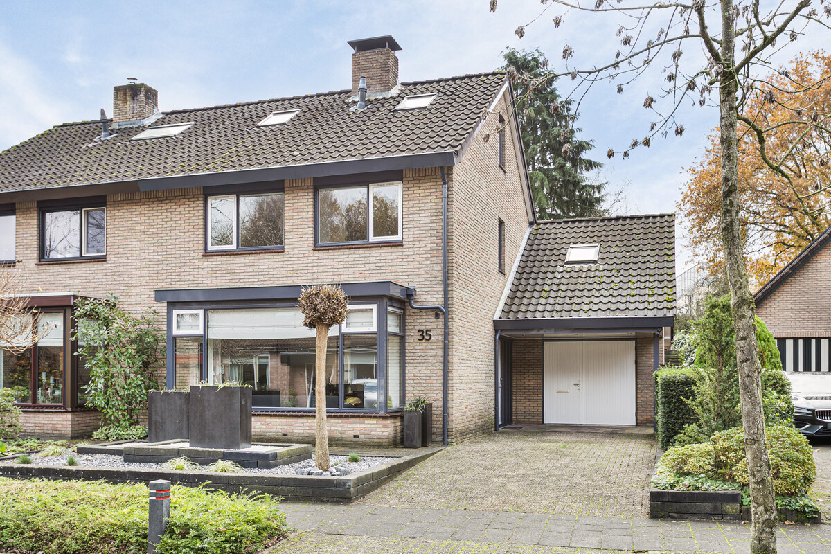 Nieuw! 𝐄𝐞𝐧 𝐮𝐢𝐭𝐠𝐞𝐛𝐨𝐮𝐰𝐝𝐞 𝐭𝐰𝐞𝐞-𝐨𝐧𝐝𝐞𝐫-𝐞𝐞𝐧 𝐤𝐚𝐩𝐰𝐨𝐧𝐢𝐧𝐠 𝐦𝐞𝐭 𝐝𝐞 𝐭𝐮𝐢𝐧 𝐨𝐩 𝐡𝐞𝐭 𝐳𝐮𝐢𝐝𝐞𝐧.📍Kruisvoorde 35, Ugchelen.

Kijk voor meer informatie op onze website: buurman.nl/woning/ugchele…

#makelaar #apeldoorn #apeldoornbinnenstad