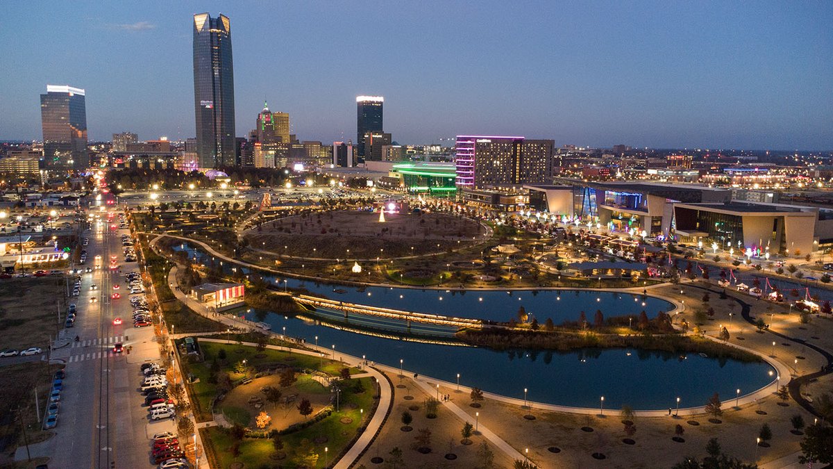 🎶City sidewalks, busy sidewalks, dressed in holiday style... 🎶 If you want to get in the holiday spirit, experience Downtown in Dec, with the <a href="/myriadgardens/">𝐌𝐲𝐫𝐢𝐚𝐝 𝐁𝐨𝐭𝐚𝐧𝐢𝐜𝐚𝐥 𝐆𝐚𝐫𝐝𝐞𝐧𝐬</a>, <a href="/ScissortailPark/">Scissortail Park</a>, <a href="/_Bricktown/">Bricktown</a> &amp; most of Central OKC all decked out with activities everywhere you turn.  <a href="/DowntownOKC/">Downtown OKC</a>