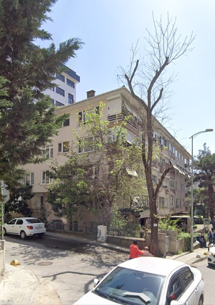 matruskaninhici's tweet photo. Her apartman 5 kattan 15 kata dönüşürse bu trafik ve fotoğrafa yansımayan korna gürültüsü olur tabii. İstanbul'a telafisi söz konusu olamayacak kötülükler yapıldı. 15 sene sonra 15 değil 30 katlı da olur; çıkmanın üstüne çıkma yapılır. Kolektif açgözlülük, rezillik.

@ Feneryolu https://t.co/UQftJeviZ3