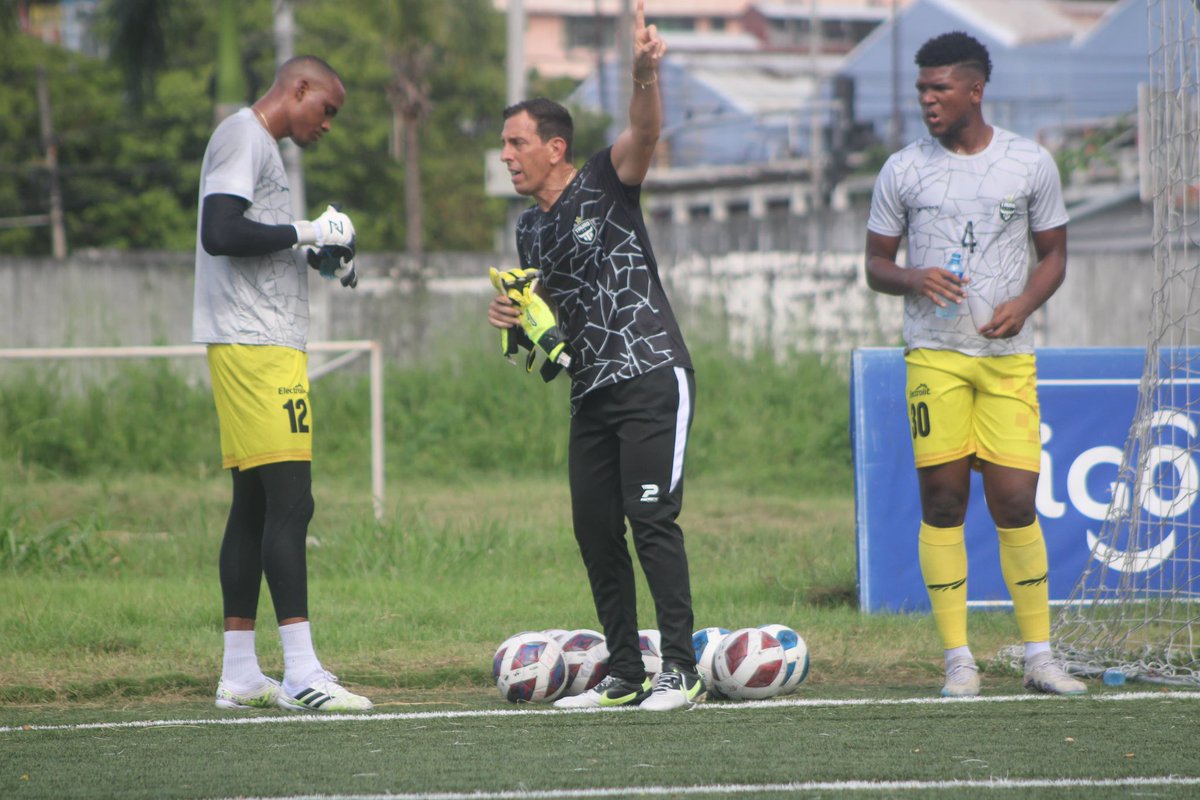 Este fin de semana, gracias a Dios, tendremos una nueva final. Agradezco la dedicación, esfuerzo y amor demostrados a lo largo de la temporada por estos grandes arqueros, ya que sin ustedes, mi trabajo no tendría sentido. En mi caso personal, esta será mi cuarta final con cuatro