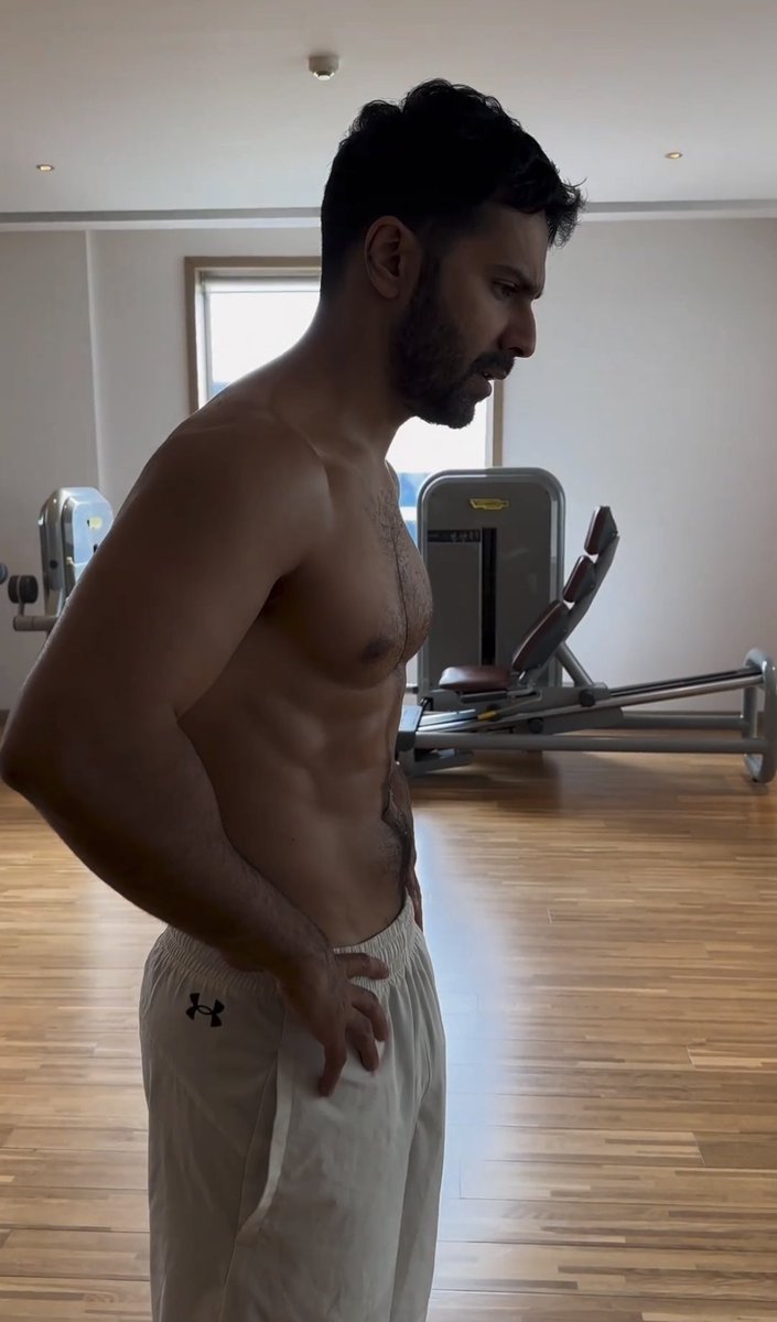 IndianHotMan1's tweet photo. Varun dhawan hairy dad body๐ฅ. Those muscles,hair trail on abs and down there ๐คค๐คค
#varundhawan #hotvarundhawan #varundhavanbluge #armpits #sexy #shirlessactor #bluge #armpits #nipples #abs #shirtlessvarundhawan
#actorsbluge #hotactor #indianhotactor #hotnessvarun https://t.co/zm0BhwLn8i