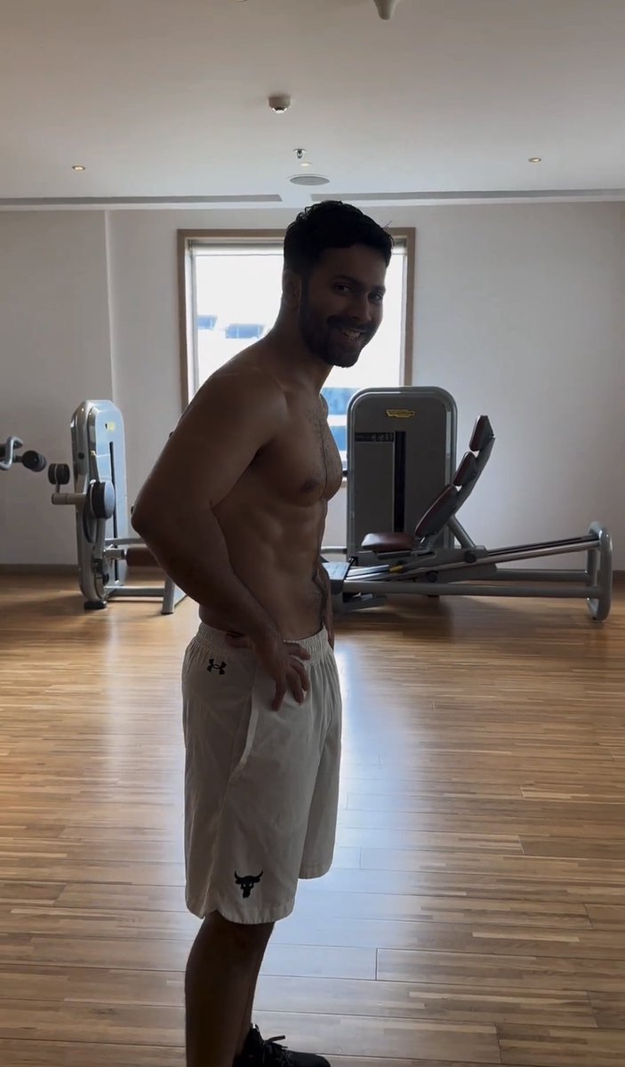 IndianHotMan1's tweet photo. Varun dhawan hairy dad body๐ฅ. Those muscles,hair trail on abs and down there ๐คค๐คค
#varundhawan #hotvarundhawan #varundhavanbluge #armpits #sexy #shirlessactor #bluge #armpits #nipples #abs #shirtlessvarundhawan
#actorsbluge #hotactor #indianhotactor #hotnessvarun https://t.co/zm0BhwLn8i