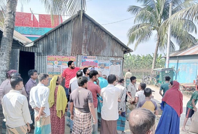 রাতে খোলা হয় বস্তা : খাদ্যবান্ধব চাল পরিমাপে কম দেওয়ার অভিযোগ