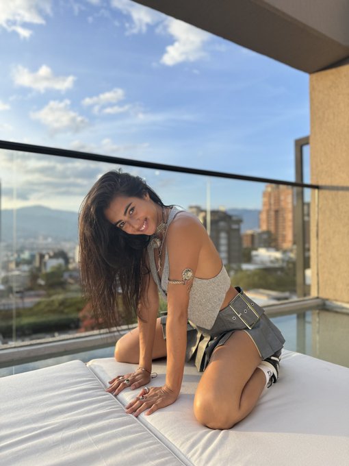 Hola everyone! 🫶🏽 regards from Medellin. https://t.co/fXDi2H9p9Y