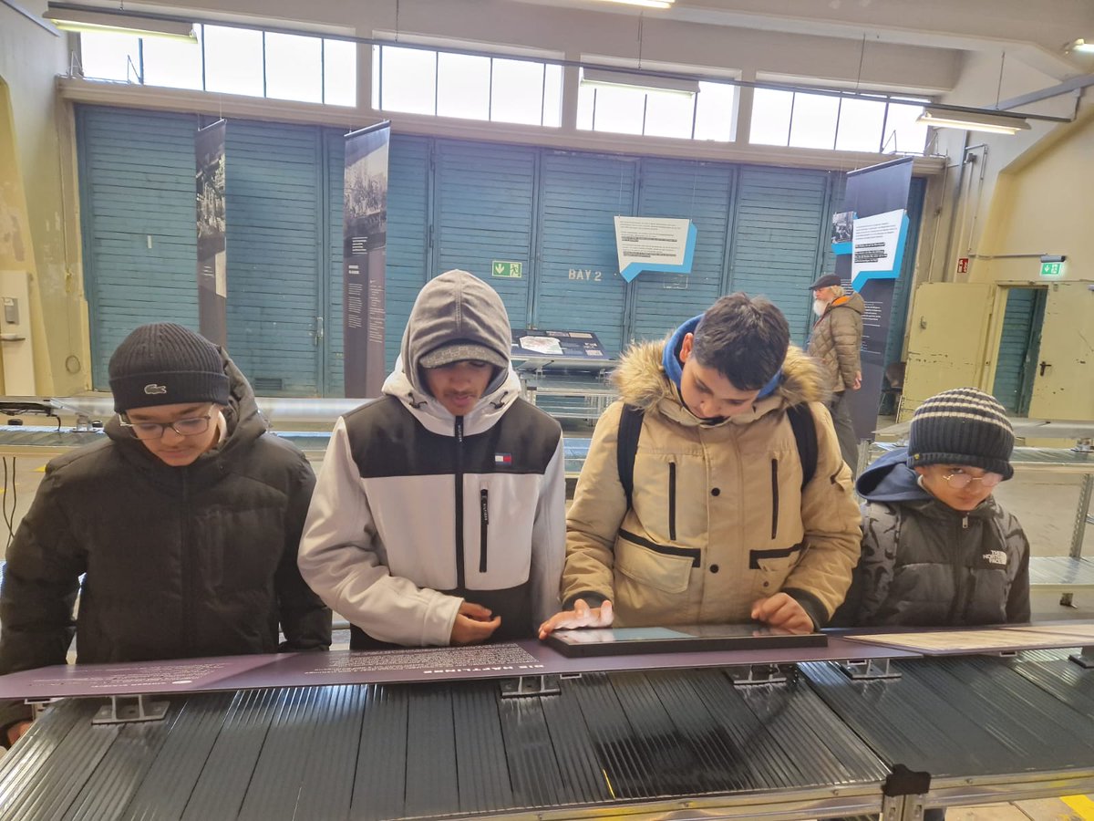 luqmanula's tweet photo. Junge Muslime aus der Ahmadiyya Gemeinde Augsburg die Halle116. Das ehemalige Außenlager des KZ Dachau ist heute ein Lern- und Erinnerungsort. Die Ausstellung thematisiert den Aufstieg der Nazis, Zwangsarbeit und die Nachkriegszeit. @stadtaugsburg @Eva_K_Weber https://t.co/Xo3qYRgK1g
