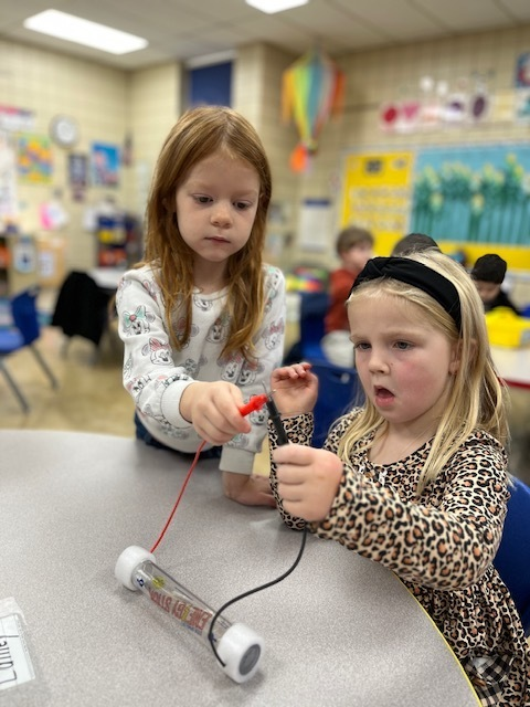 bryantpreK's tweet photo. Students in Mrs. Wyatt's class enjoyed learning about electricity. #ReadySetLearnBPK https://t.co/kCeN639Csl