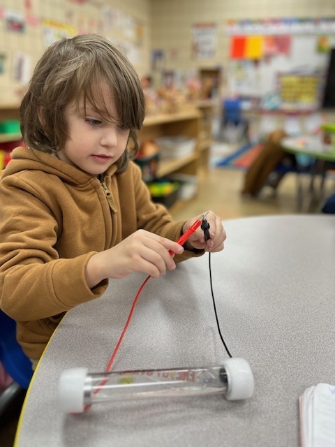 bryantpreK's tweet photo. Students in Mrs. Wyatt's class enjoyed learning about electricity. #ReadySetLearnBPK https://t.co/kCeN639Csl