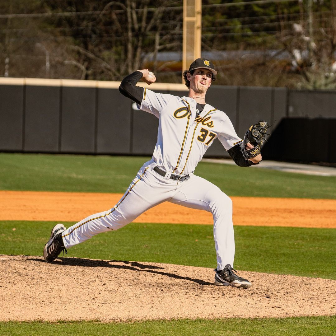 A key reliever each of the last two seasons, @SmithPinson could be set to join the @KSUOwlsBaseball rotation in 2024. The 6-foot-8 RHP is coming off an excellent @OfficialCCBL season, where he posted a 2.68 ERA in 37 innings. @KinaTraxInc Fall Report 👉 d1ba.se/3T9AdYC
