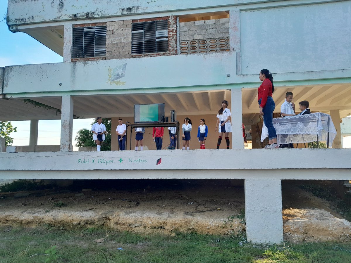 En el día de hoy se realizó  el matutino en conmemoración al 3 de diciembre Día de la medicina latinoamericana #DirectorEducacionSagua #comunicadoradpe #CubaMined #DPEVillaClara #DGESagualaGrande <a href="/ElviaFabrega/">Elvia Fabrega Carvajal</a> <a href="/EstevezMidiala/">Midiala Gallego Estévez</a> <a href="/FarinaEstevez/">Yoandry Fariña Estévez</a>