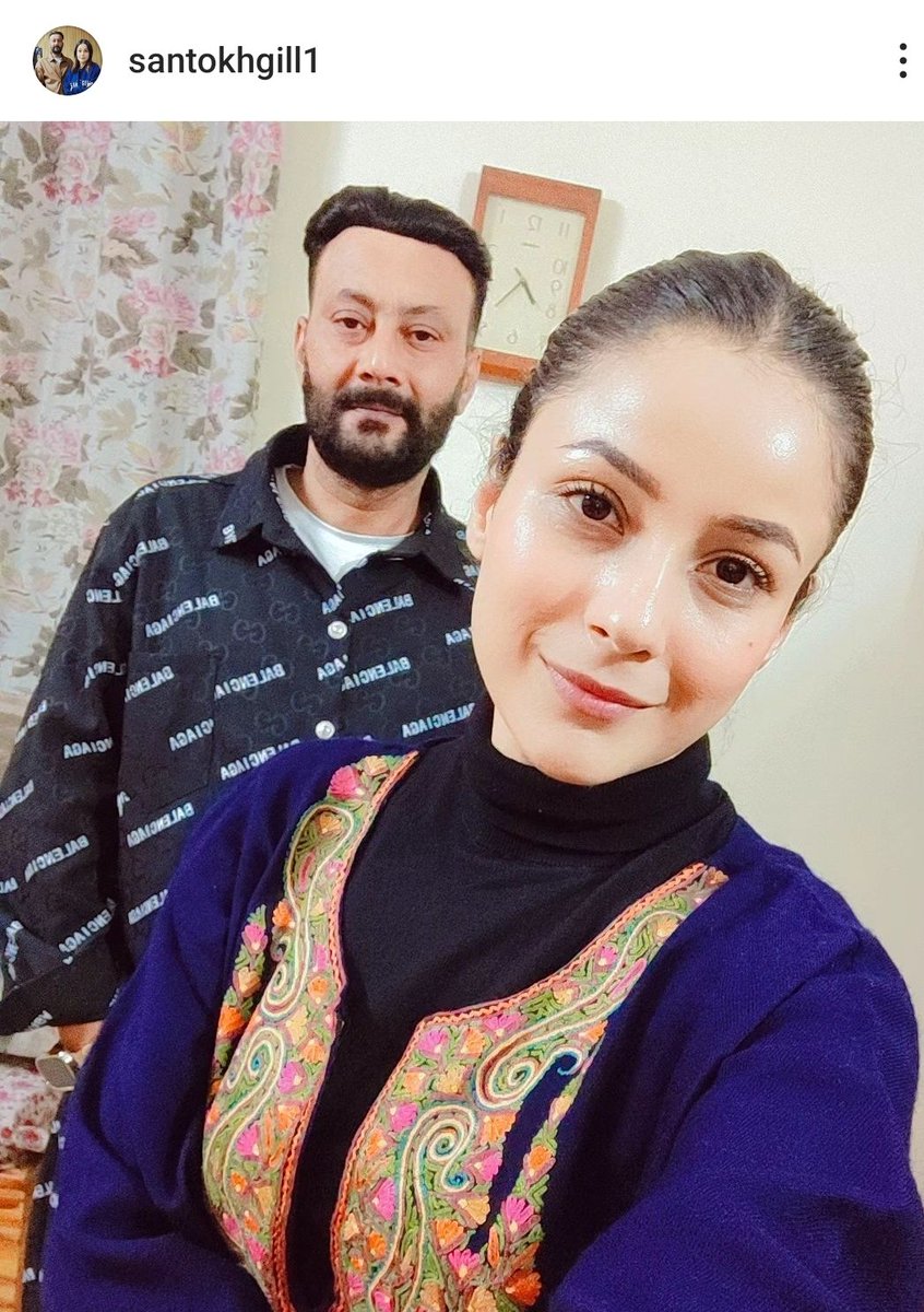 debika1_ray's tweet photo. Happy to see her spend sometime with her Dad.....because of their busy schedule, he gets the least of her time .....#happyfamilytime
#ShehnaazGill https://t.co/TP1TmvRgx9
